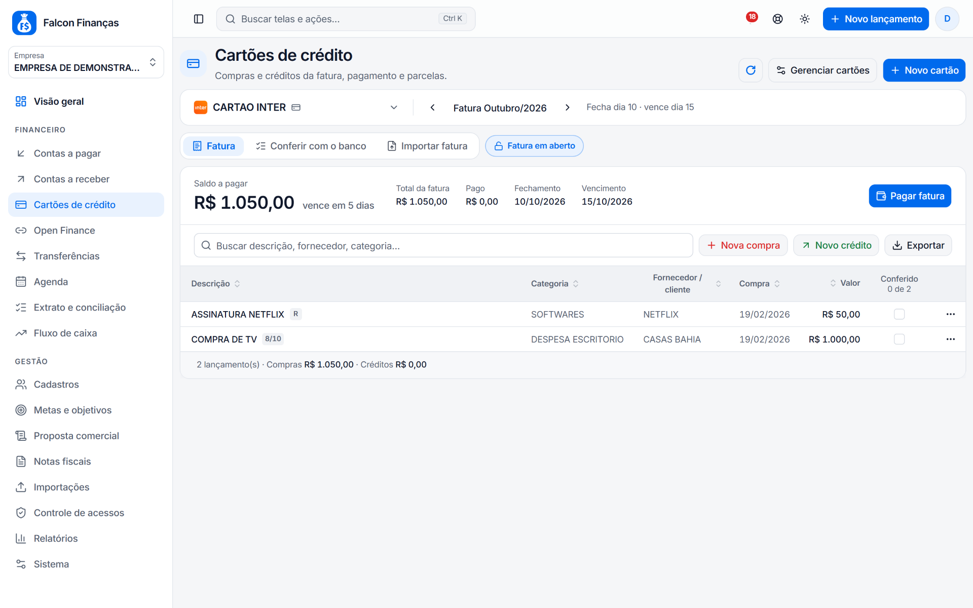 Barra do cartão e da fatura, a aba Fatura com o saldo a pagar em destaque, o botão Pagar fatura e as compras